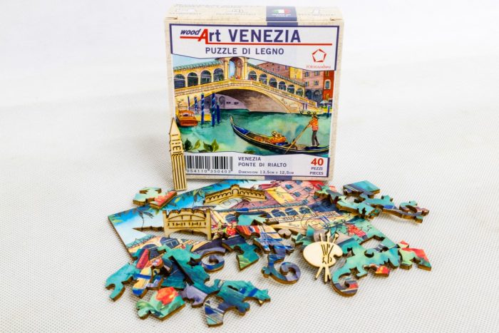 Toscana-Lucca-Piazza-Anfiteatro-puzzle-di-legno